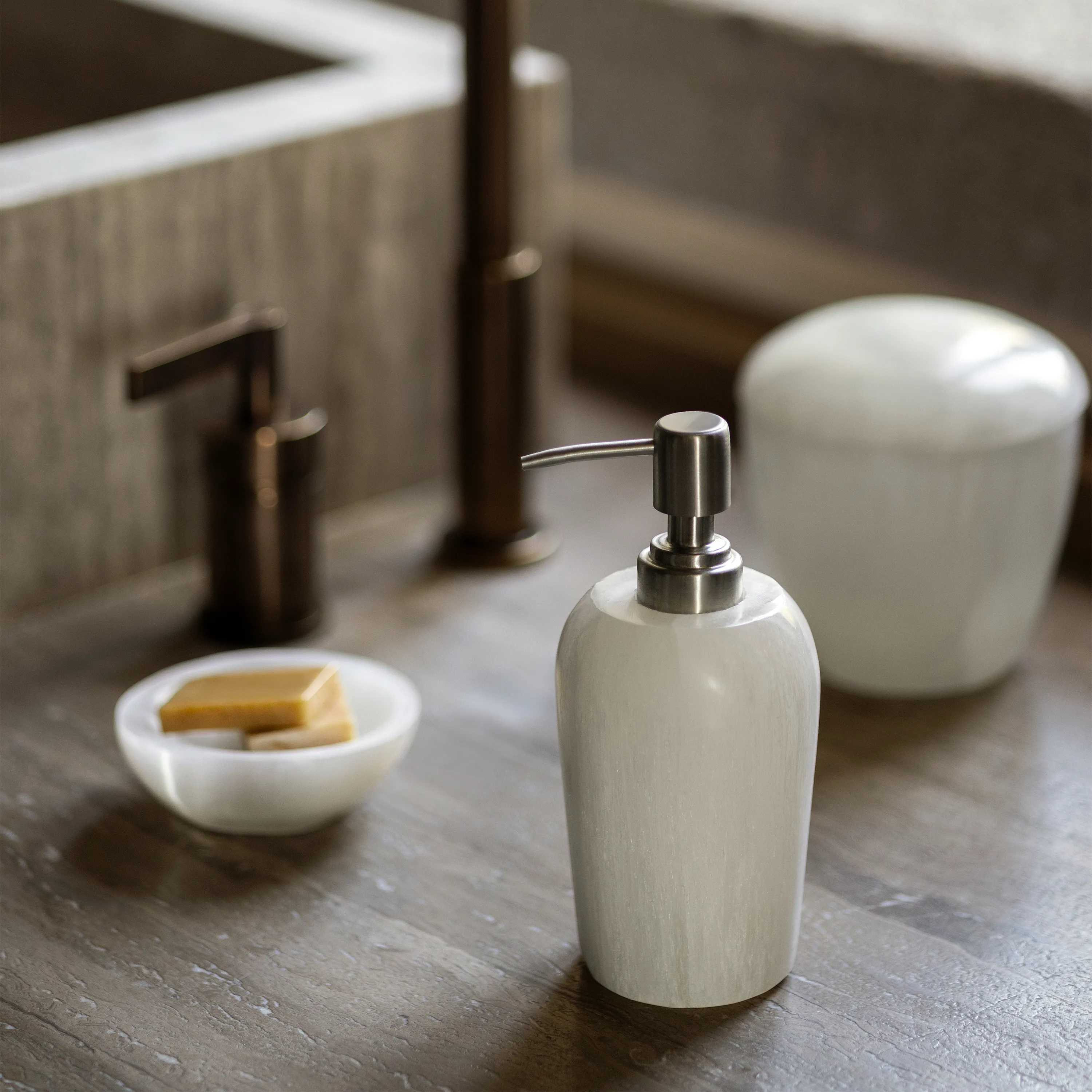 Диспенсер для жидкого мыла Лоан