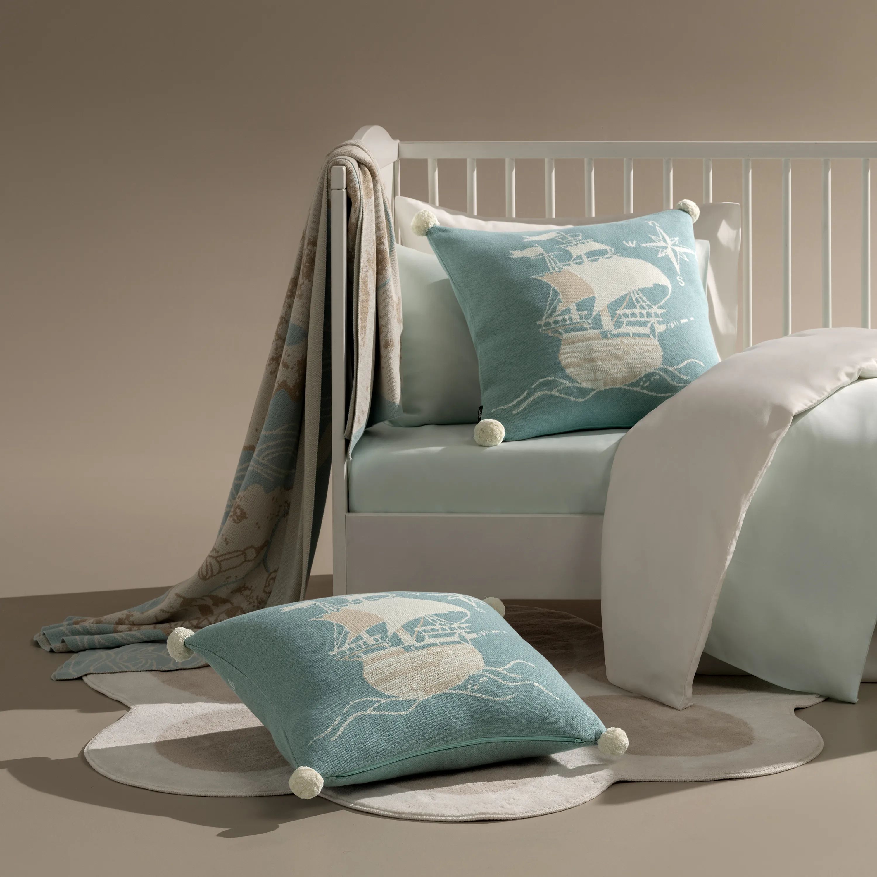 Декоративная подушка Тортуга